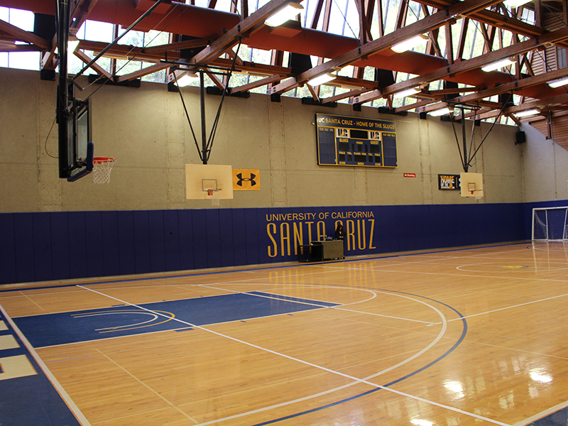 カリフォルニア大学サンタクルーズ校にて7月のNike Boys Basketball Campの打ち合わせ